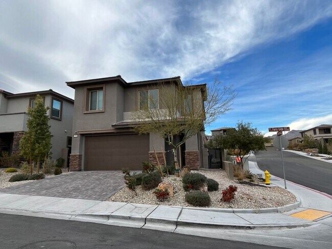 Building Photo - Stunning 3 Bedroom 3 Bathroom in Summerlin...