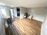 Building Photo - 731 Maple Ln