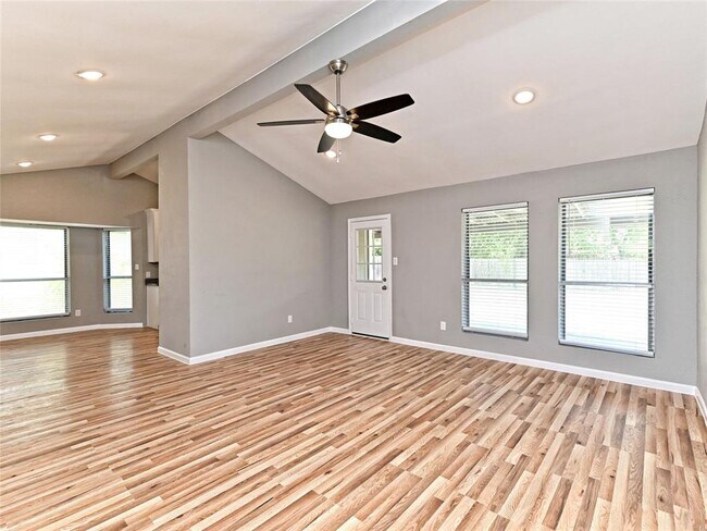 Building Photo - 4004 Jaffna Cove