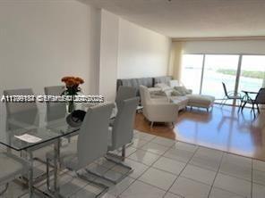 Building Photo - 300 Bayview Dr