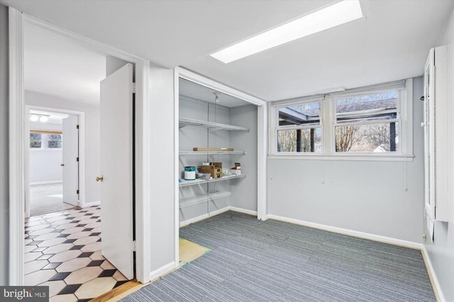 Building Photo - 6154 Beachway Dr