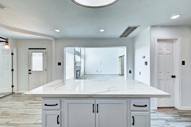 Building Photo - 12915 Stratford Heights Dr