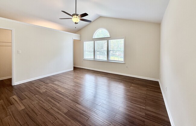 Building Photo - 2729 E Shoreham St