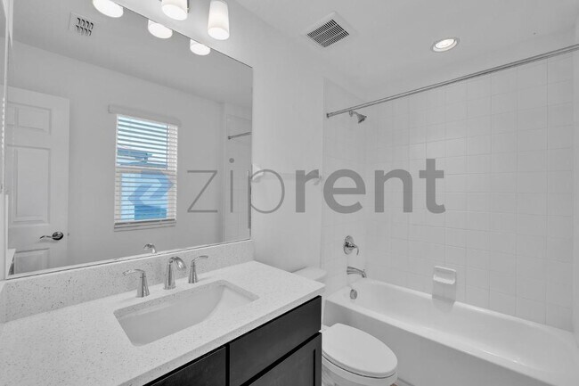 Building Photo - Unit n/a