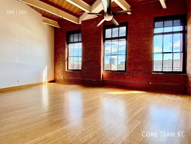 Building Photo - 382 W 22nd St