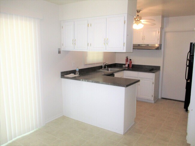 Building Photo - Beautiful 4 Bed 2 Bath Home Sitting On A Spacious Lot In Serene Greenbriar