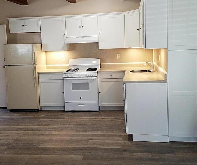 Building Photo - 160 Clarendon Rd