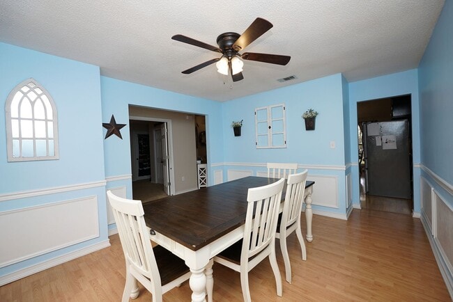Building Photo - Lovely Cul-De-Sac Home in South Crestview