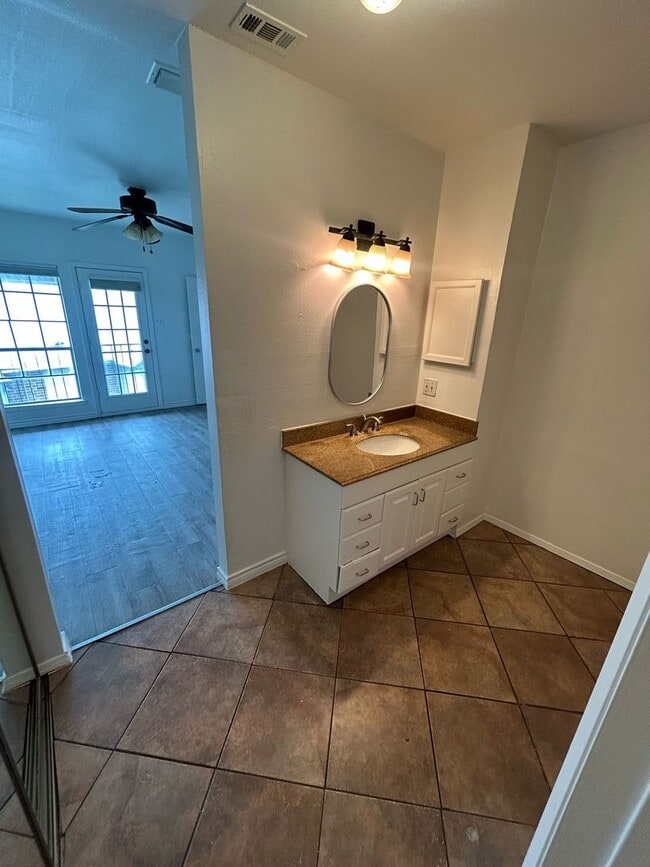 Building Photo - Ready to move in.....