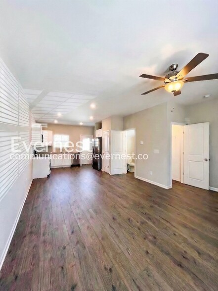 Building Photo - 227 Tara Ct