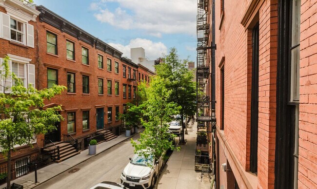 Building Photo - 364 6th Ave