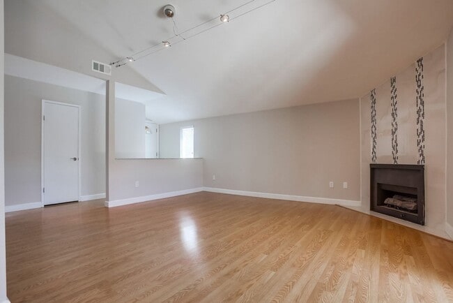 Building Photo - Single Story Duplex with Two Private Residences