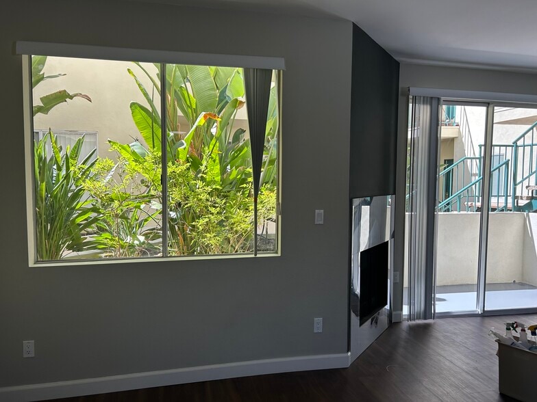 Building Photo - 4435 Coldwater Canyon Ave