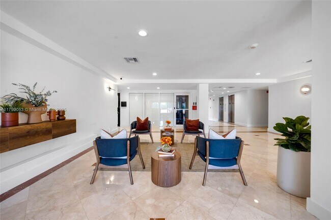 Building Photo - 1455 N Treasure Dr
