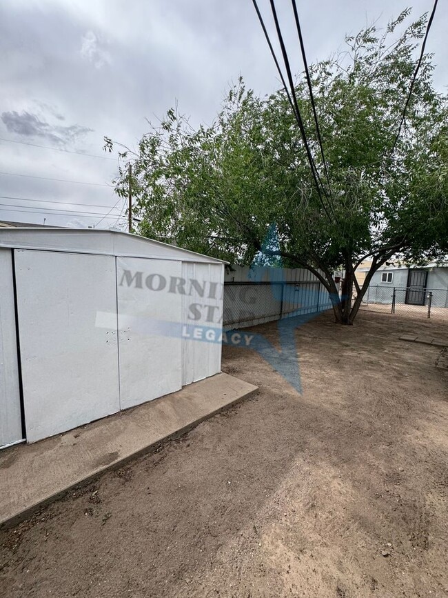 Building Photo - Cute 2-Bedroom Duplex