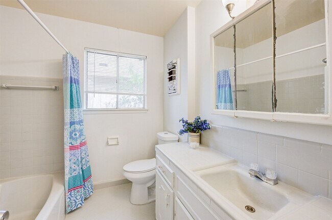 Building Photo - 7214 Mobud Dr