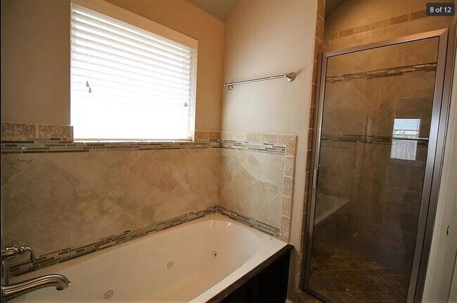 Building Photo - Incredible 4 Bed 2 Bath In Edmond