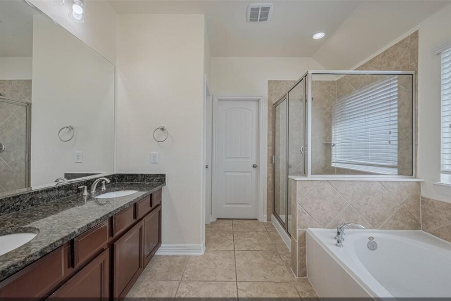 Building Photo - 2011 Fern River Ct