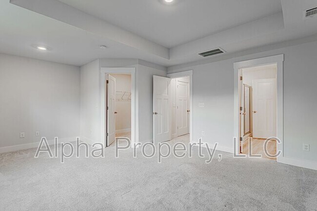 Building Photo - 30 Mardale Ln