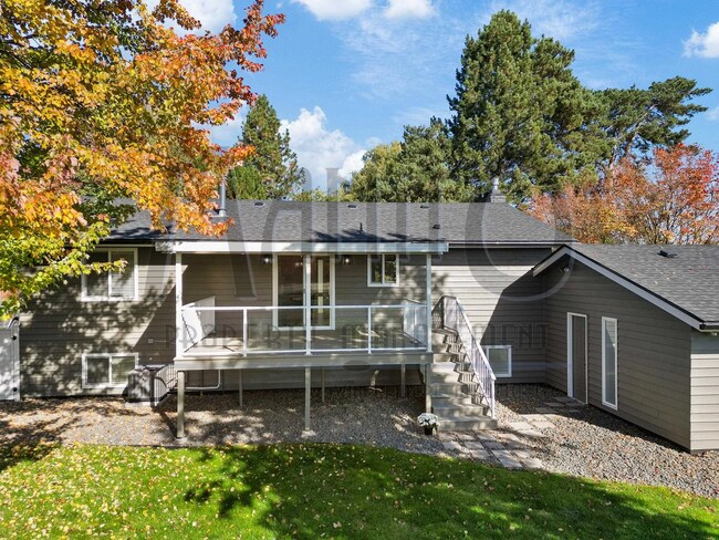 Building Photo - Spacious South Hill Home