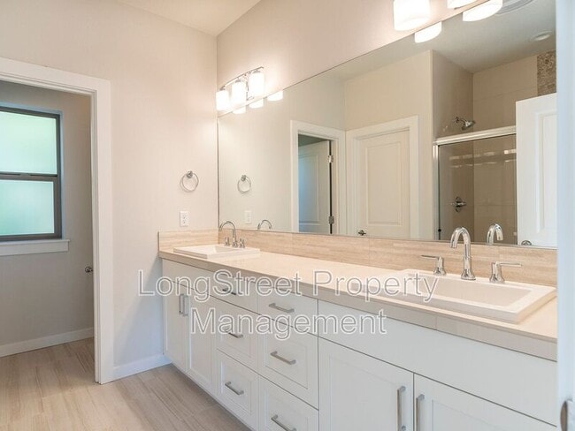 Building Photo - 10921 SW Annand Hill Ct