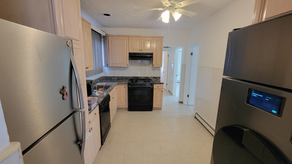 Main Floor Kitchen - 768 Florence Pl