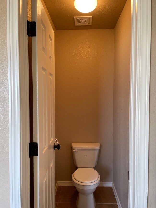 Building Photo - 12960 Cozy Cove Ave