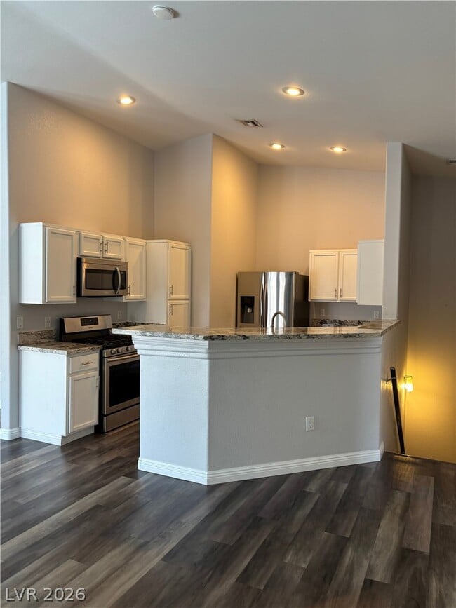 Building Photo - 90 Dow Jones St