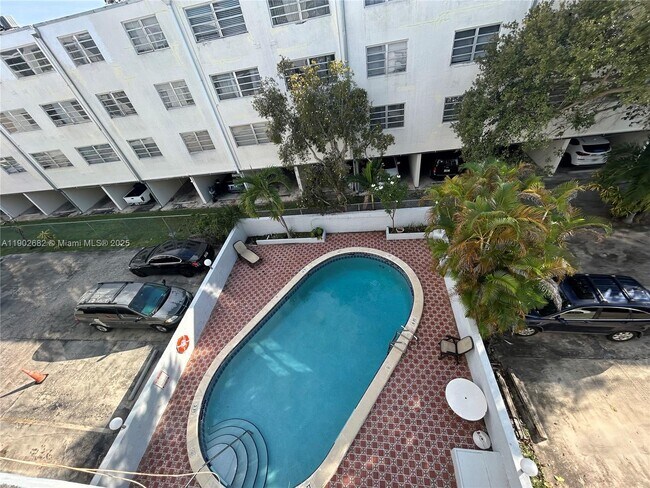 Building Photo - 1250 NE 125th St