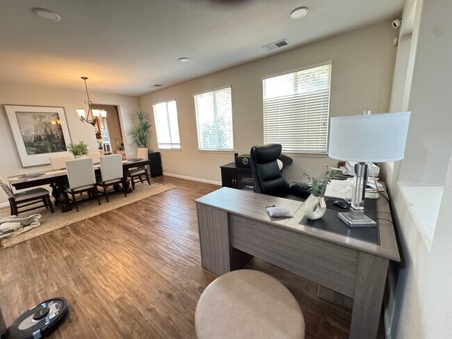 Building Photo - 2400 Ventana View Way