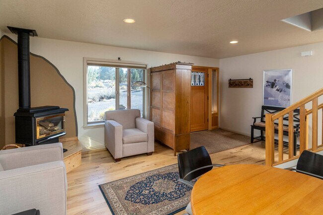 Building Photo - Beautiful Home in the Country with Views, ...