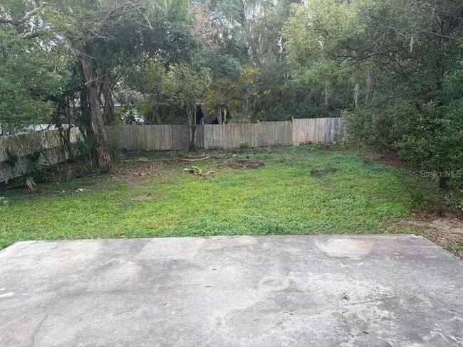 Building Photo - 548 E Walts Ave