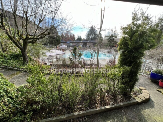 Building Photo - 1425 S Puget Dr
