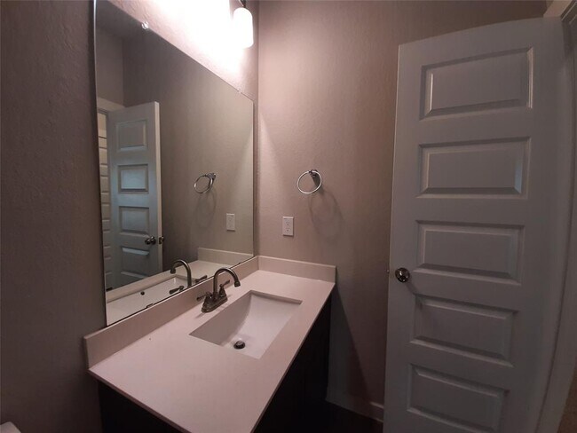 Building Photo - 25104 Pacific Wren Dr