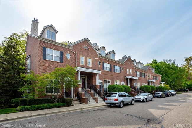 Building Photo - 16944 Farmington Rd