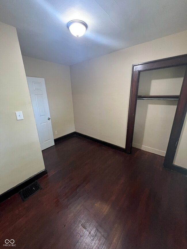 Building Photo - 1341 N Parker Ave