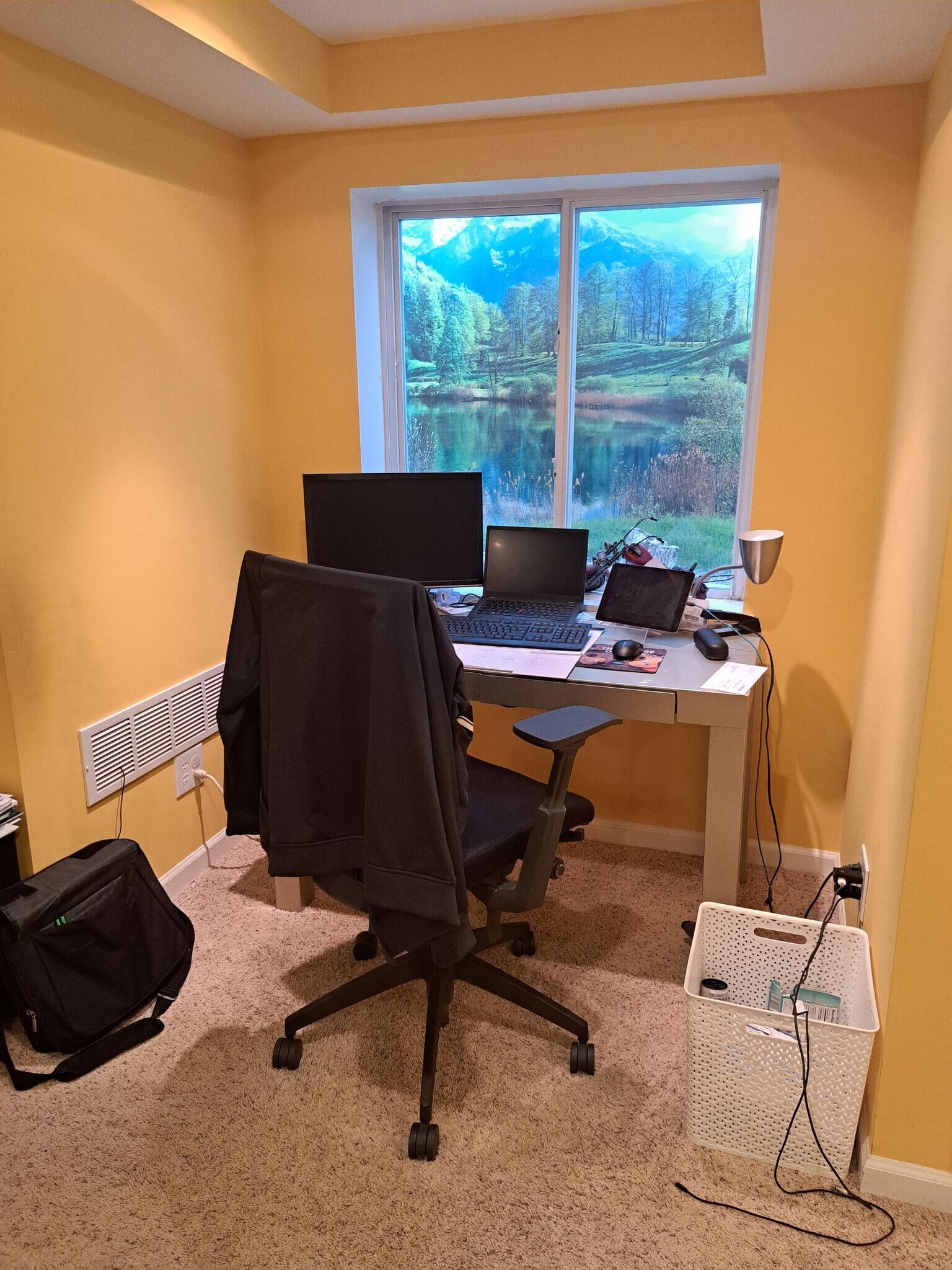 Building Photo - 1990 Middlebury Dr