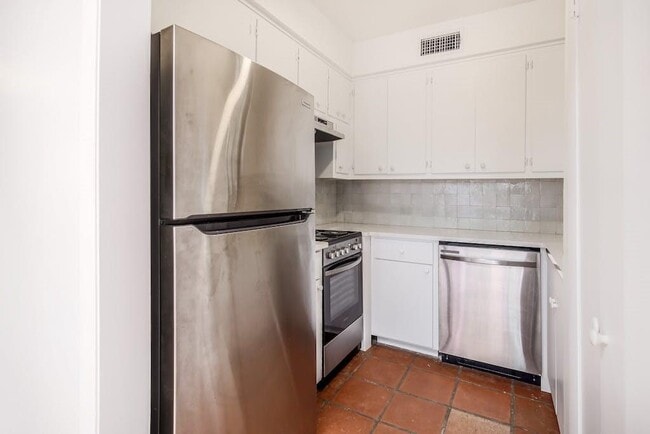 Building Photo - 2909 Windsor Rd