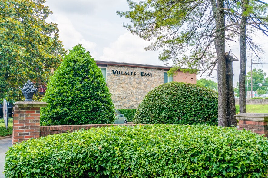 Building Photo - 3600 Hillsboro Pike