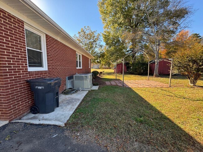 Building Photo - Available to Show