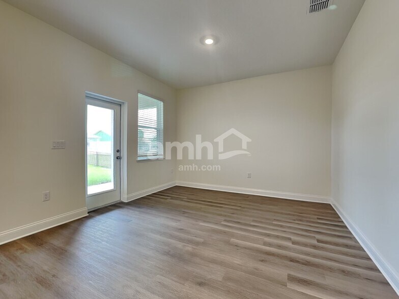 Building Photo - 3699 Lk Blf Lp