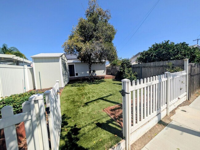 Building Photo - 4778 W Mountain View Dr