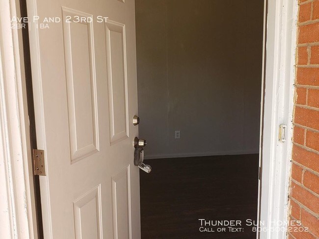 Building Photo - 1610 23rd St - 2 beds, 1 full bath