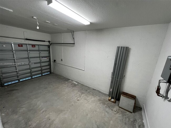 Building Photo - 2703 SE 10th St