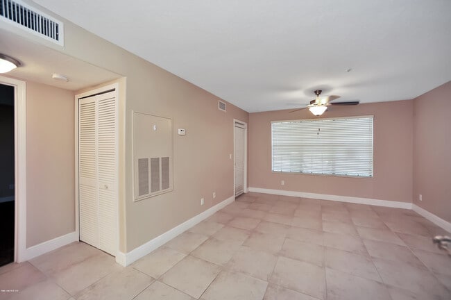 Building Photo - 7667 N Wickham Rd