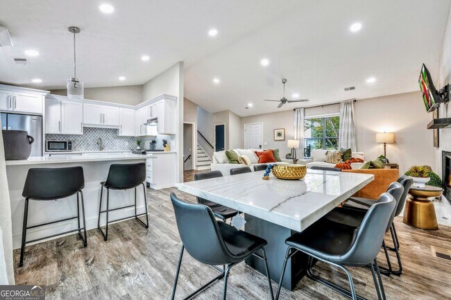 Building Photo - 1440 Glynn Oaks Dr SW