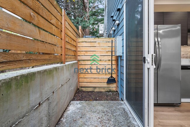 Building Photo - 2 Bed 2 Bath Single-family House Available for Rent!