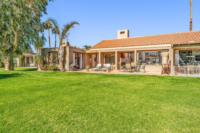 Building Photo - 511 Desert W Dr