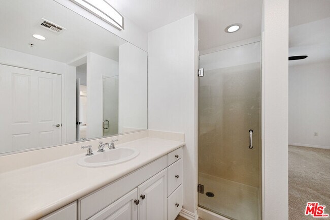 Building Photo - 6020 S Seabluff Dr