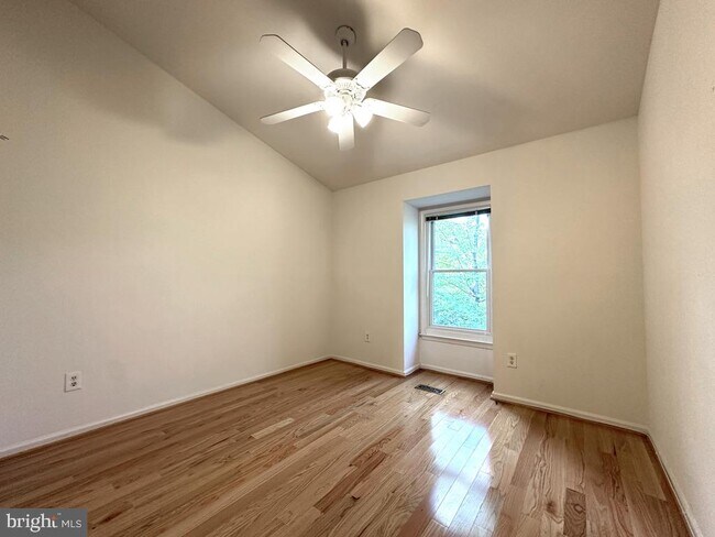Building Photo - 6042 Loganwood Dr